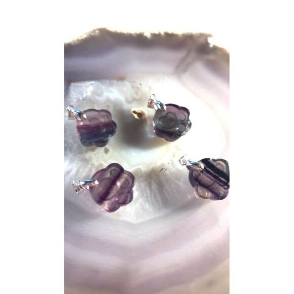 Fluorite Paw Carving Pendant -Random 1ea - Picture 2 of 4